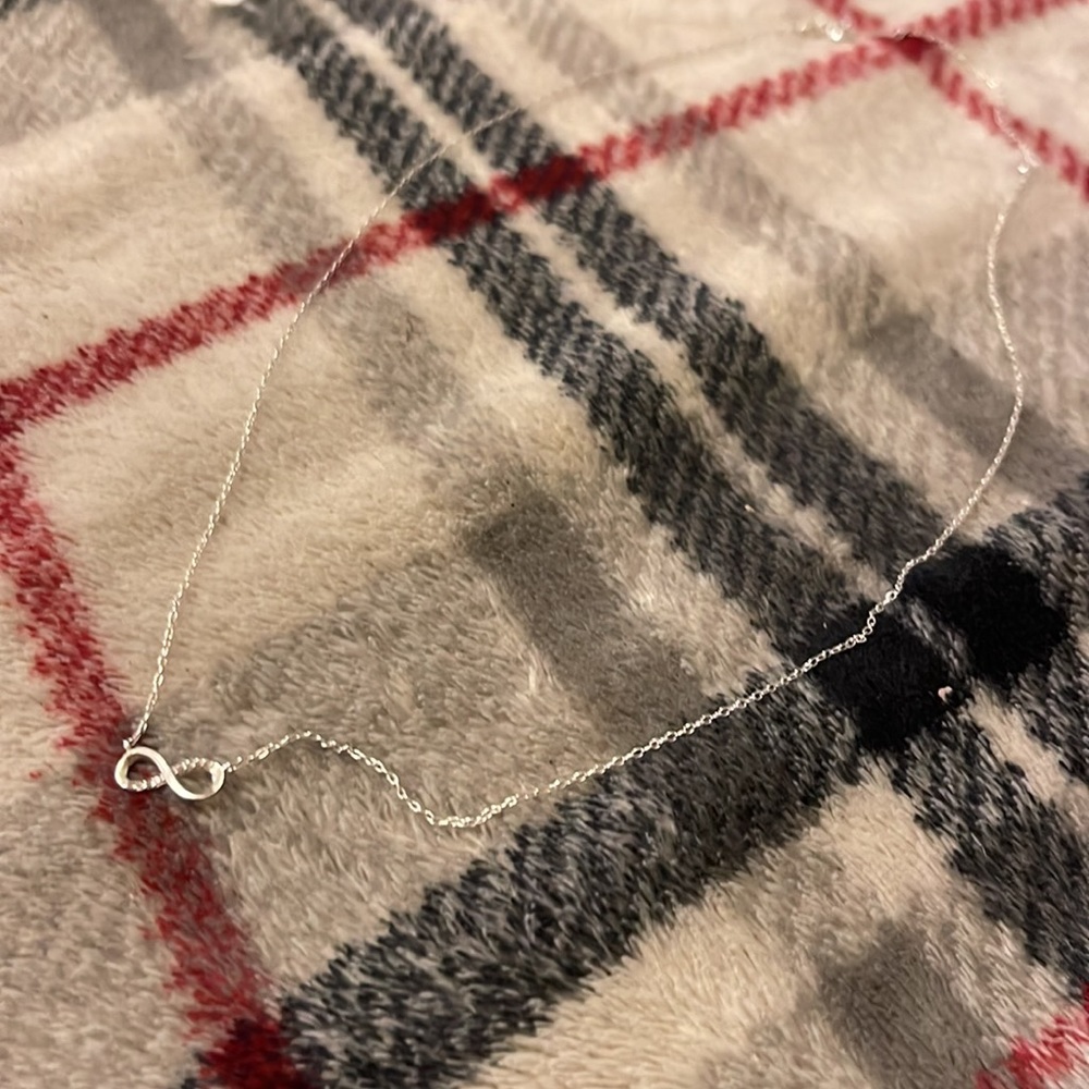 Sterling silver necklace, worn twice, not damaged, and adjustable size. - Picture 4 of 6